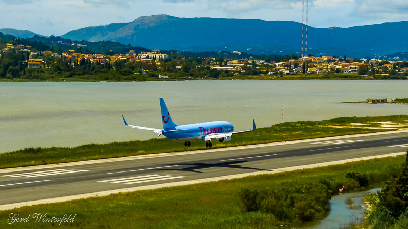 Landung auf dem Flughafen von Korfu, Griechenland